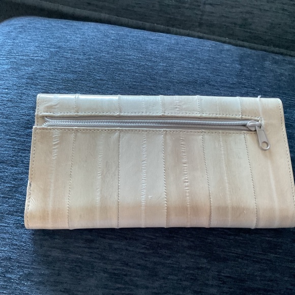 Genuine Eel Skin Ivory Wallet, Clutch, Billfold - Picture 5 of 5